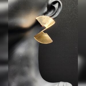 Elegant Gold Fan-Shaped Earrings